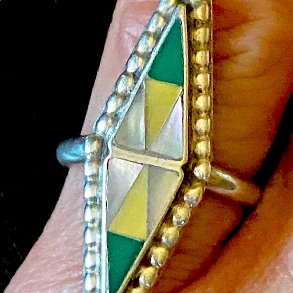 Vintage sterling silver Zuni turquoise chip & mother of Pearl ring - Picture 4 of 8
